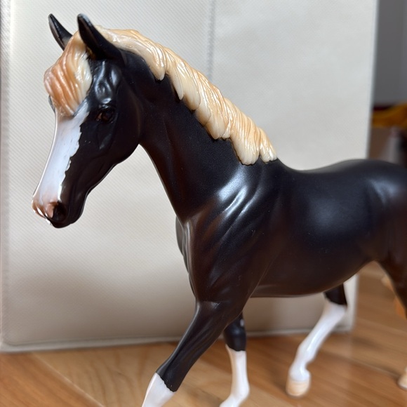 Peter Stone Kris Kringle Ehorse Series Horse - Picture 2 of 13